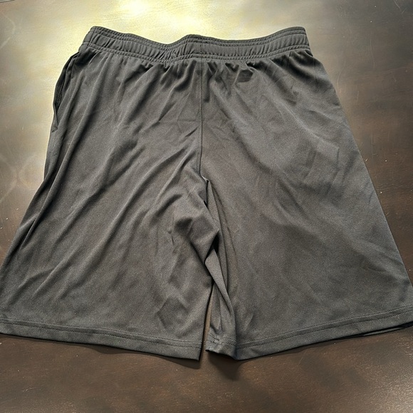 UA youth shorts XL NWOT - Picture 4 of 5